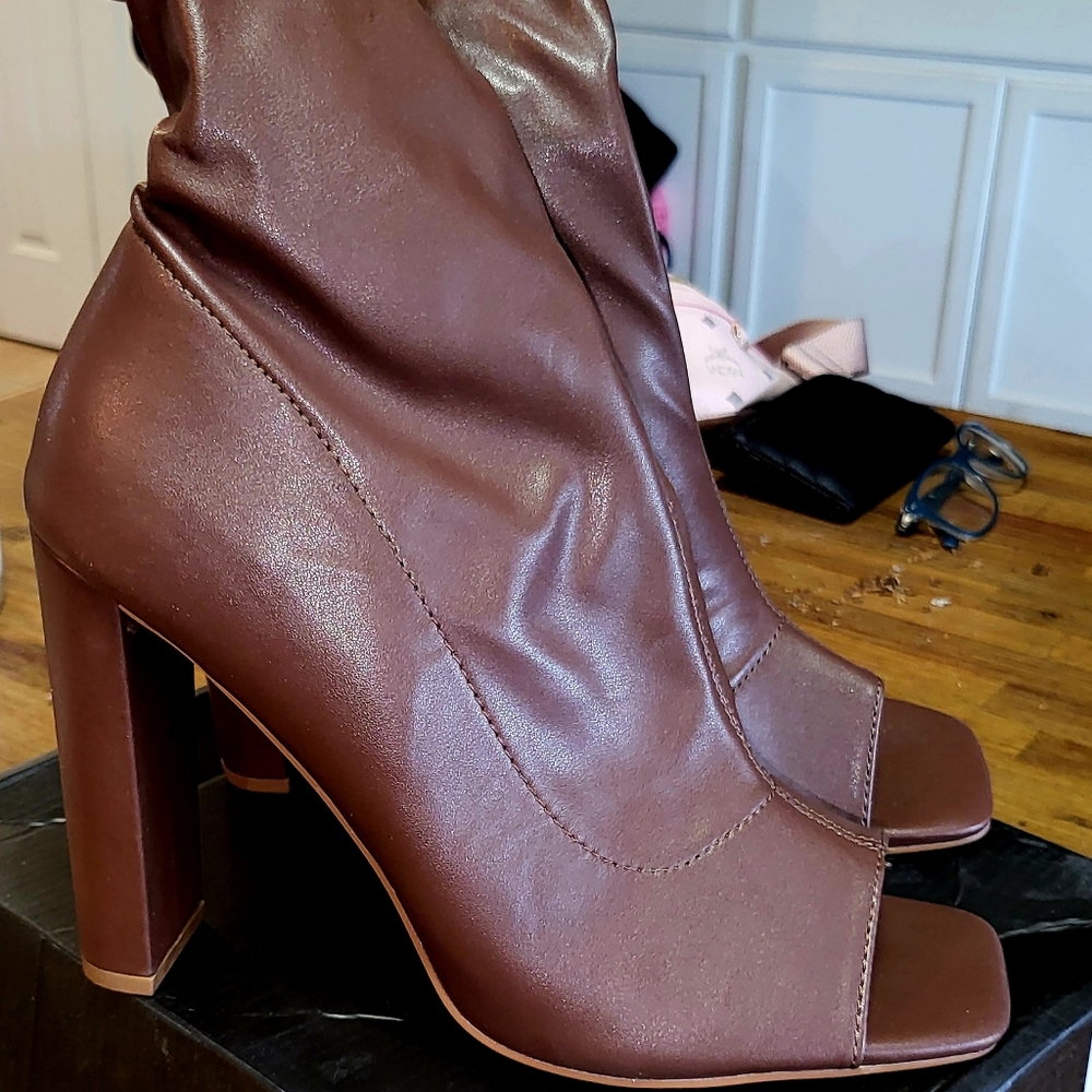 Boots - Picture 3 of 5